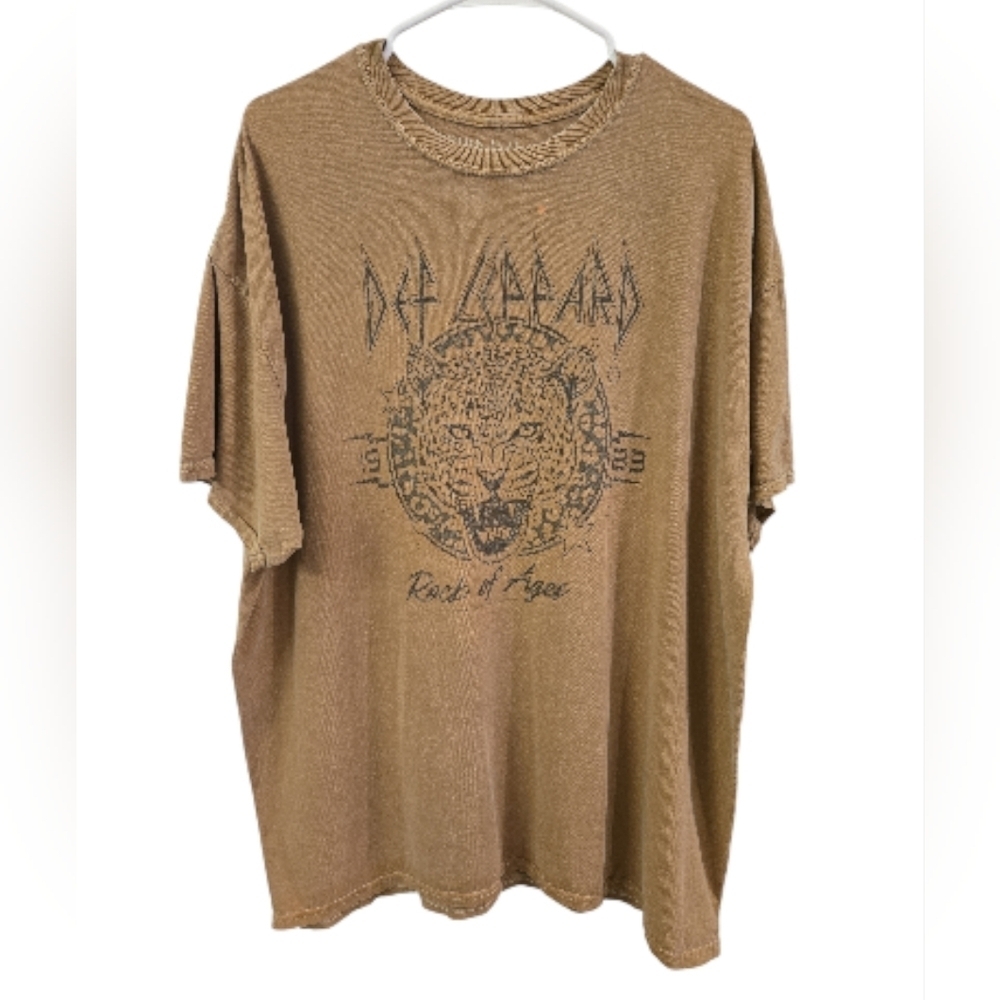 DEF LEPPARD " ROCK OF AGES" GRAPHIC BAND T-SHIRT. SIZE X-LARGE. THE VINYL ICONS.